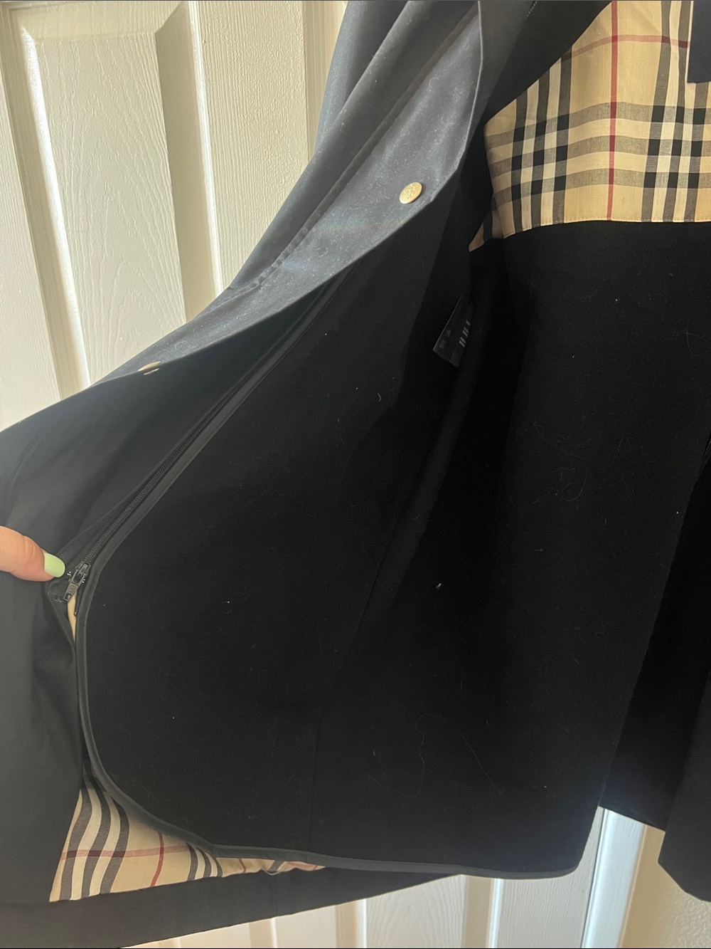 Burberry Black Raincoat with Vintage Check Lining - Picture 4 of 5